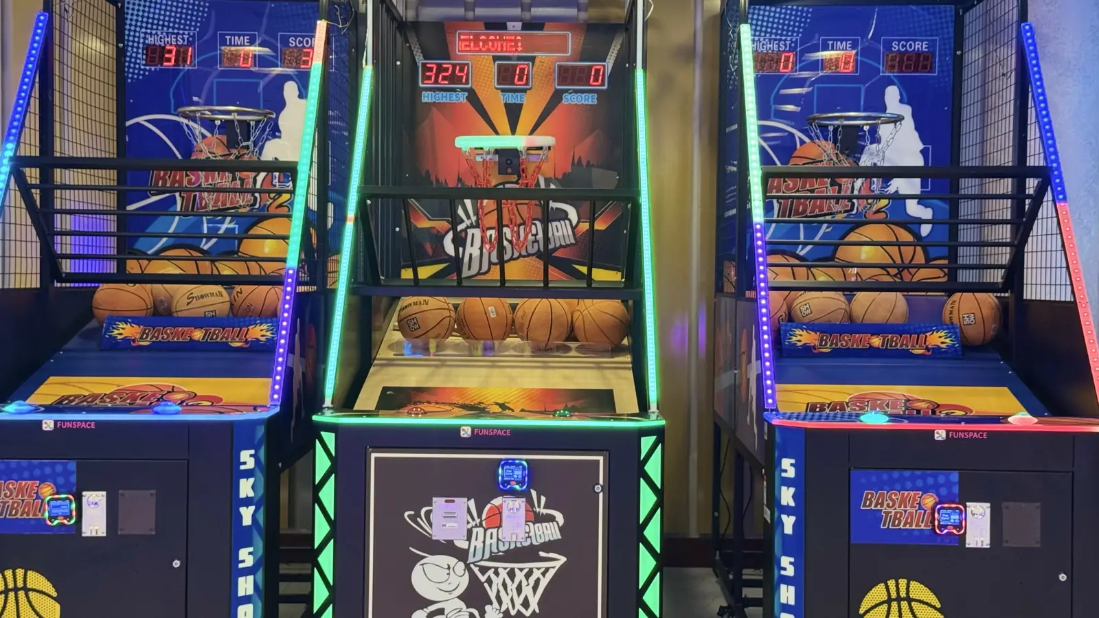 Basketball arcade game at Funzania